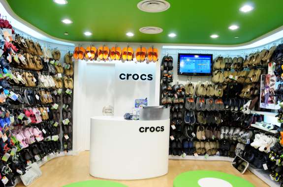 crocs avenues mall