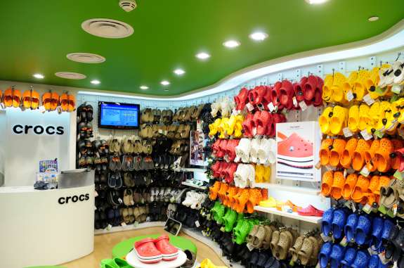 crocs avenues mall