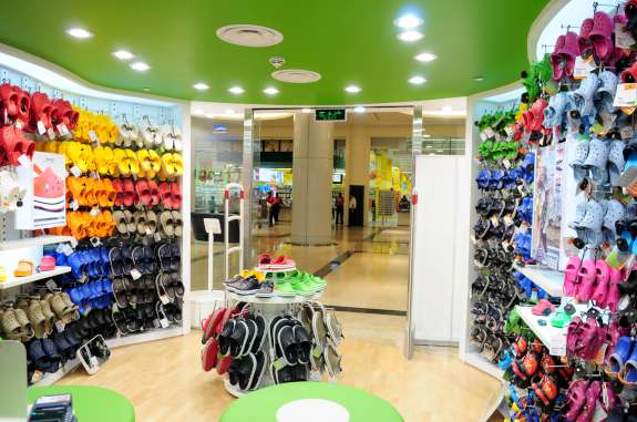 crocs marina mall